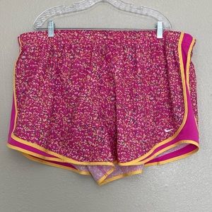 Nike Women’s Plus Size Standard Fit Shorts 3X